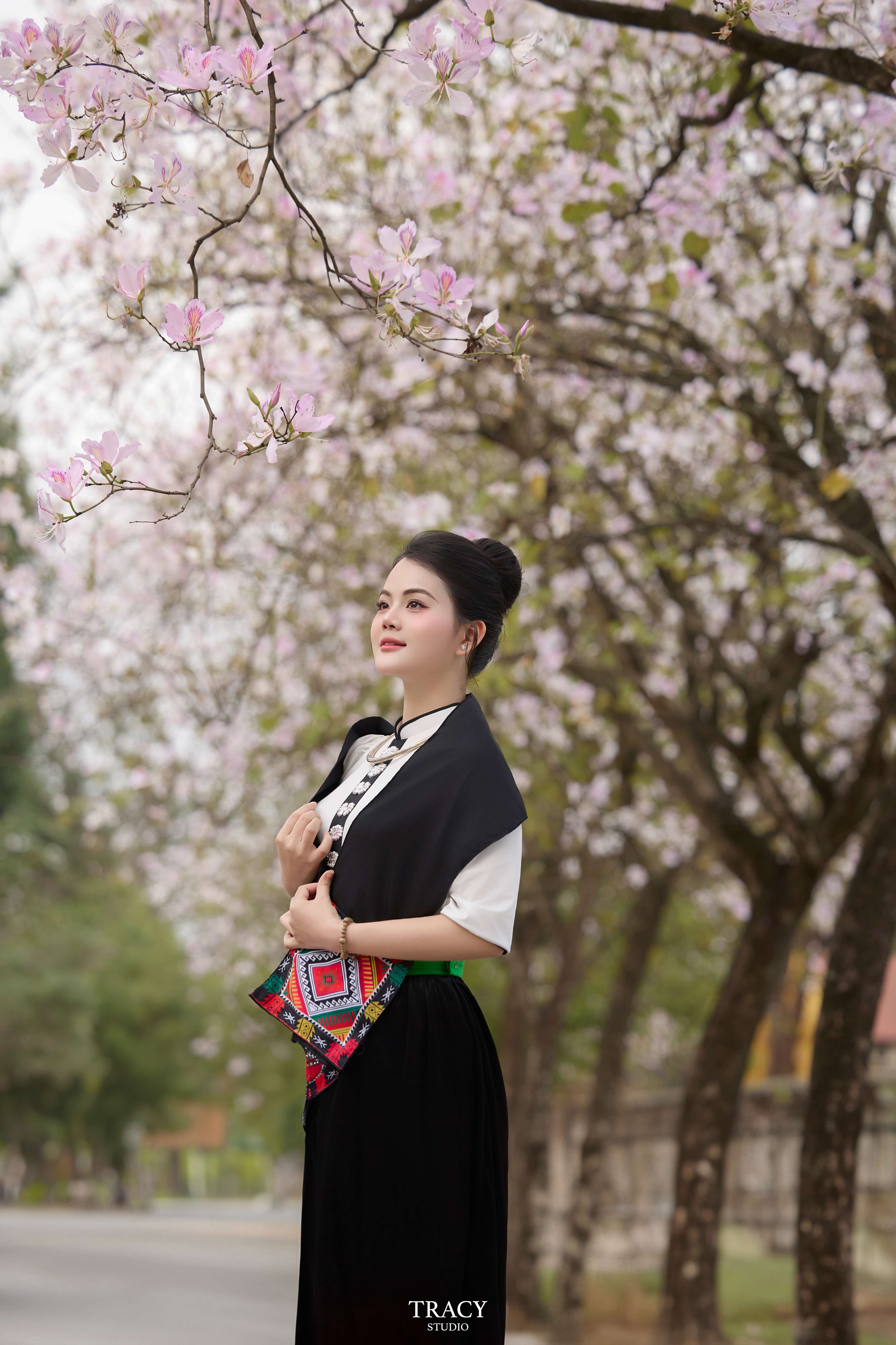 frontend/img/gallery/tinh-khoi-ao-dai-viet/tracy-studio-chup-concept-hoa-ban (6).jpg